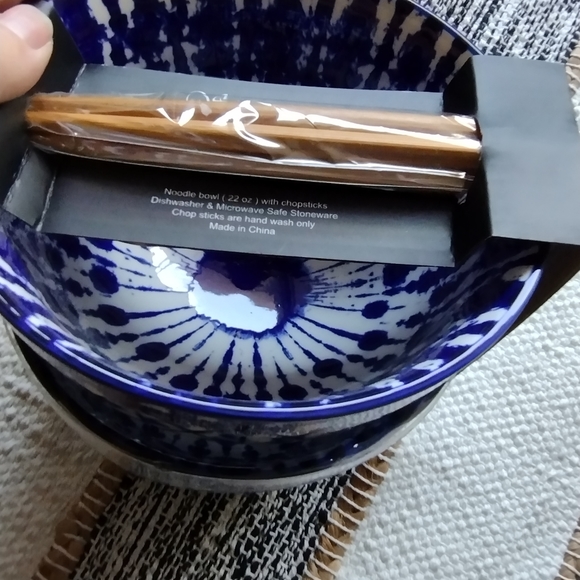 Authentic Signature Houseware Noodle Bowl Set - 2bowls 2 chopsticks - Picture 3 of 4